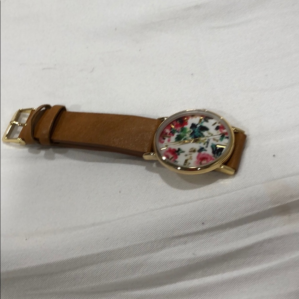 Watch - Picture 2 of 3